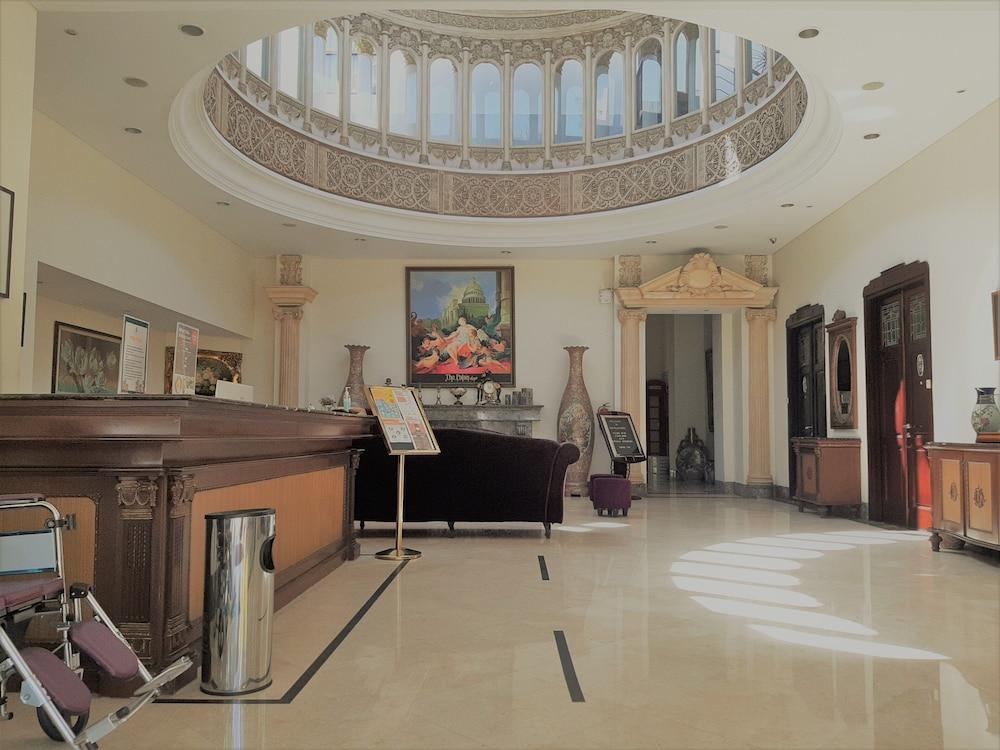 The Palais Hotel Dago バンドゥン エクステリア 写真