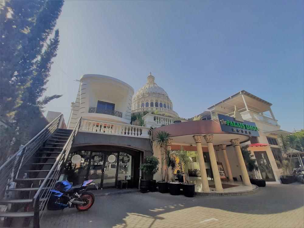The Palais Hotel Dago バンドゥン エクステリア 写真