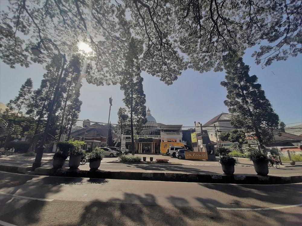 The Palais Hotel Dago バンドゥン エクステリア 写真