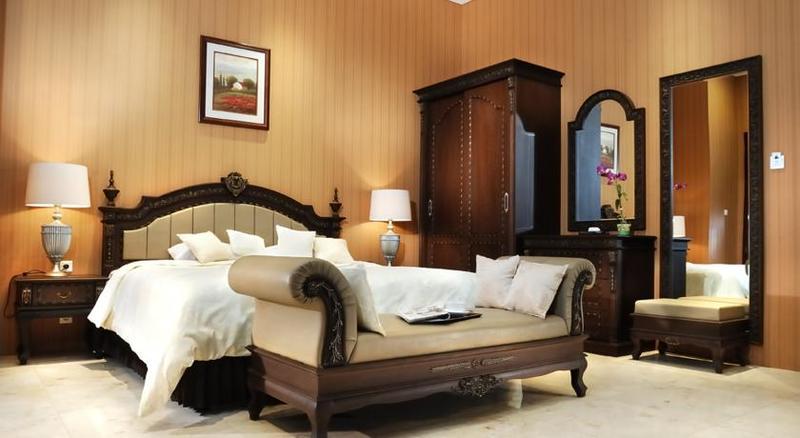 The Palais Hotel Dago バンドゥン エクステリア 写真